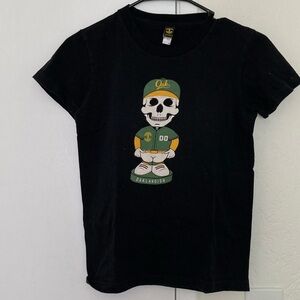 Oaklandish Woman’s T-Shirt- EUC